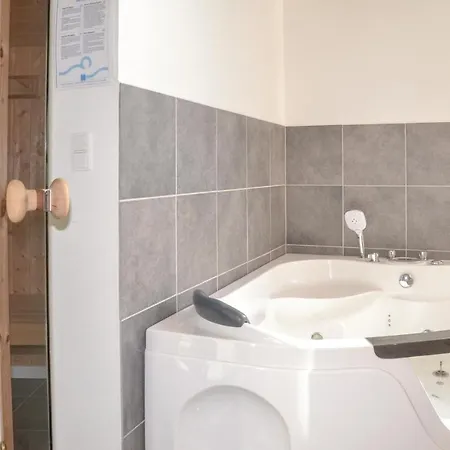 4 Bedroom Cozy In Oksbol Mosevrå